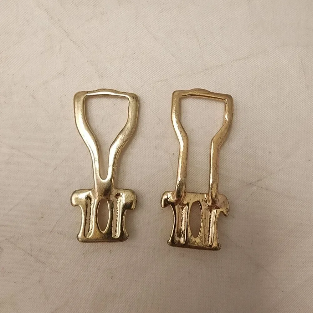 #7640 Gold Tone intertwine Belt buckle Small .75 inch